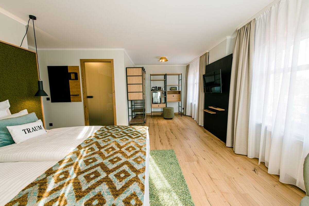 Habitación estándar doble | Ropa de cama de alta calidad, minibar, escritorio