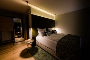 Comfort Double Room | Premium bedding, minibar, desk, soundproofing - Weinhotel Freylich Zahn (Freyburg)