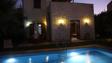 Outdoor pool, sun loungers