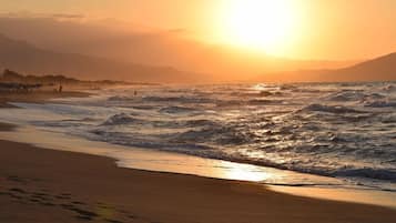 Beach nearby, sun loungers, beach towels