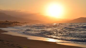 Beach nearby, sun loungers, beach towels