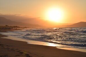 Beach nearby, sun-loungers, beach towels