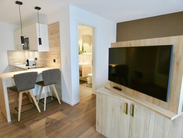 Business studio, 1 queensize bed, niet-roken, keuken | Dineren op de kamer