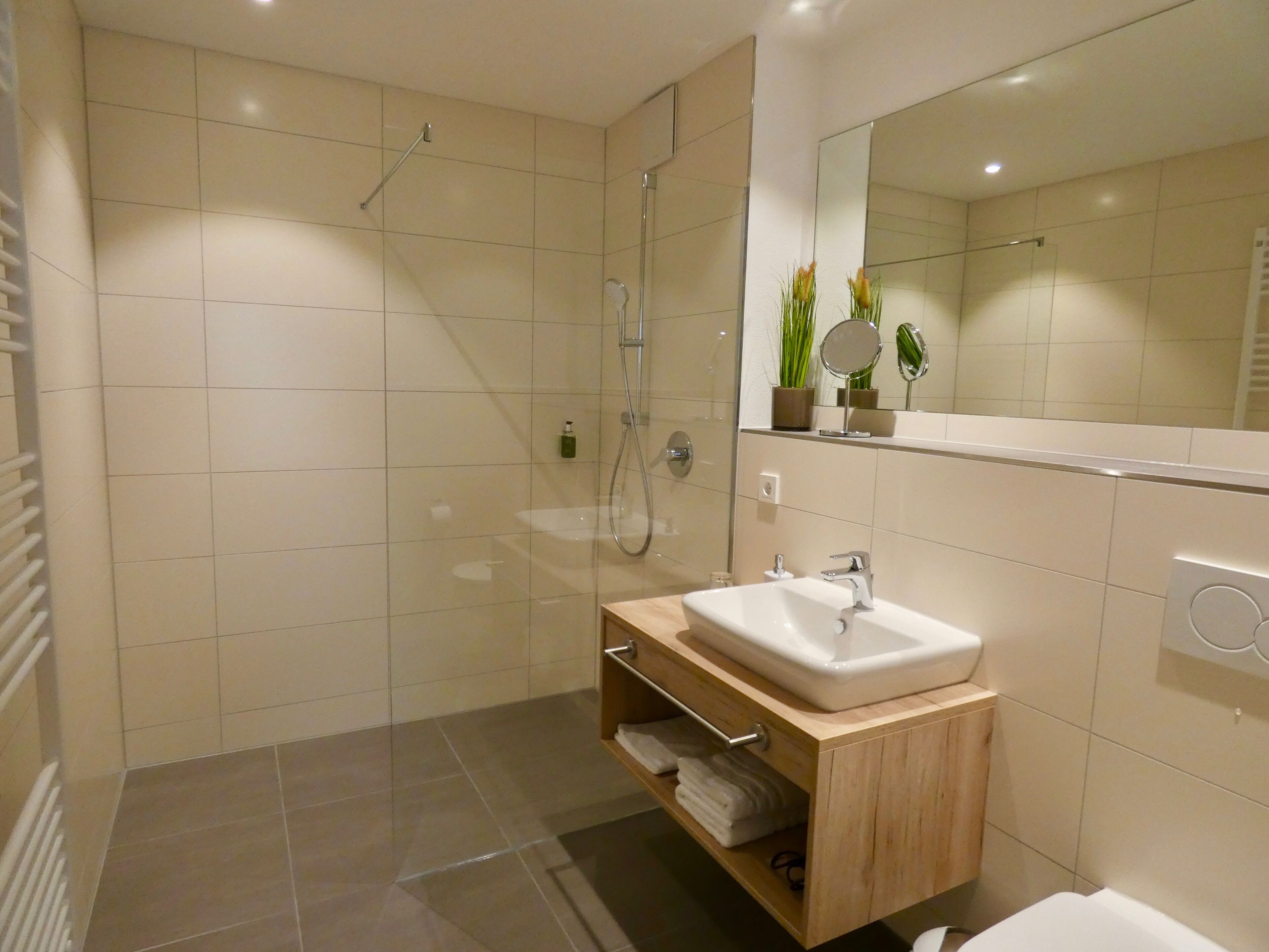 Studio Business, 1 giường cỡ queen, không hút thuốc, bếp | Phòng tắm | Buồng tắm vòi sen, đồ dùng nhà tắm miễn phí, máy sấy tóc, khăn tắm 