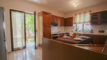 Appartamento (A4) | Cucina privata | Microonde, forno, piano cottura, lavastoviglie
