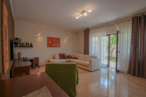 Apartment (A4) | Living room | Flat-screen TV - Sanja (Novigrad)