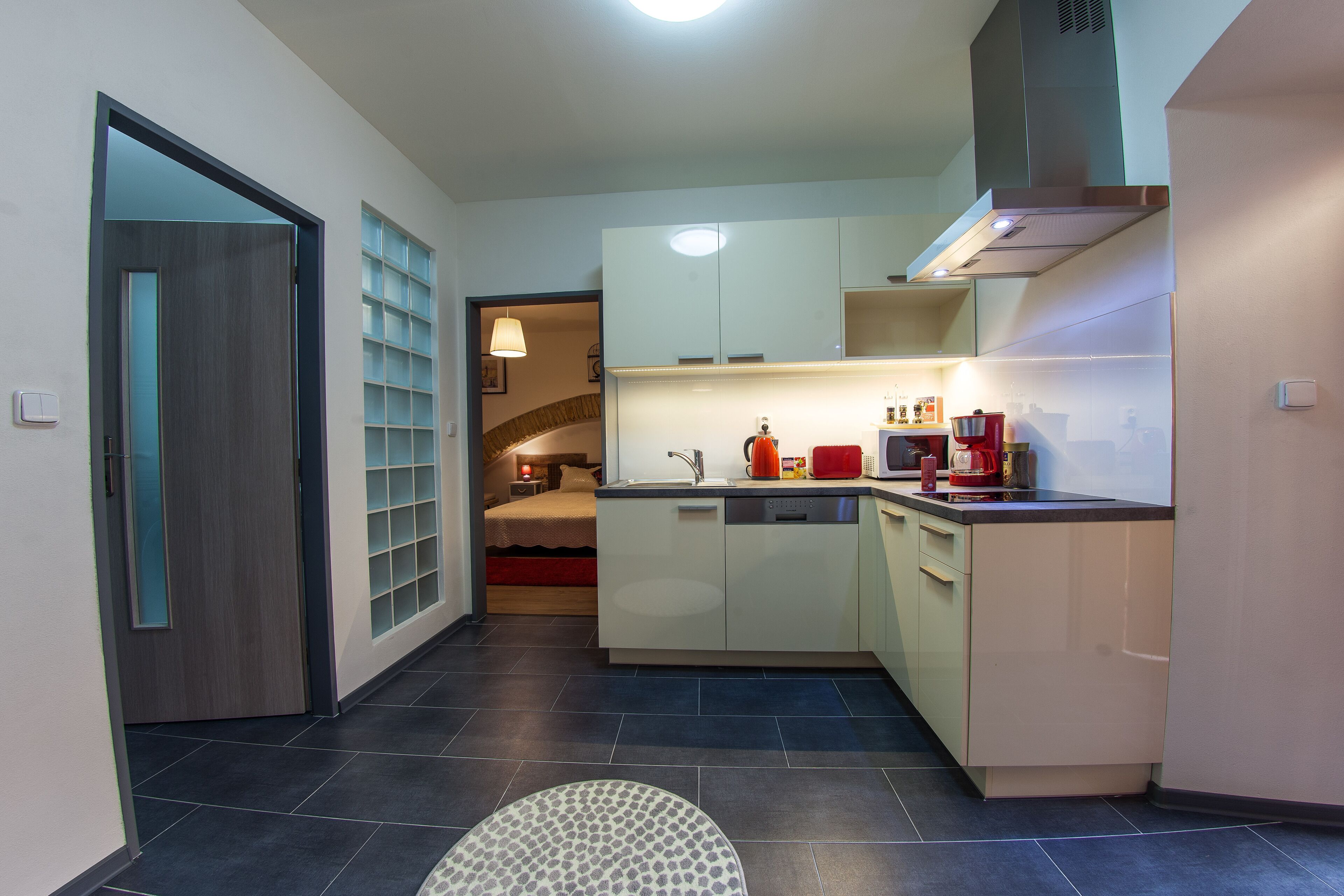 Fridge, microwave, stovetop, dishwasher