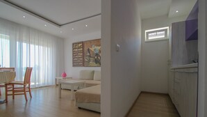 Unclassified image, 3 of 110, button - Karmen (Novigrad)