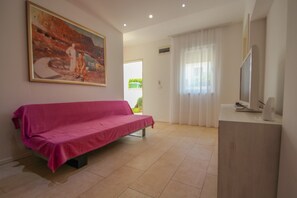 Appartement, 2 chambres (1) | Salle de séjour | Télévision à écran plat