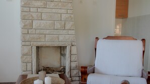 Unclassified image, 4 of 29, button - Karpinjan (Novigrad)