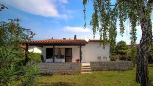 Unclassified image, 5 of 29, button - Karpinjan (Novigrad)