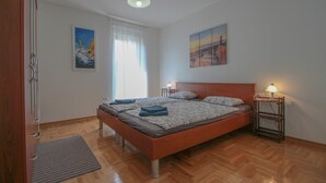 Unclassified image, 4 of 21, button - Katja (Novigrad)