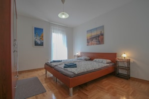 Apartamento, 2 habitaciones | 2 dormitorios, escritorio, wifi gratis y ropa de cama