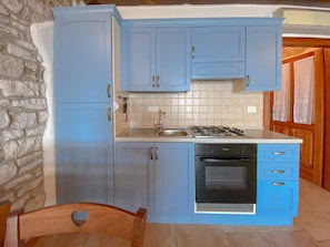Refrigerador, horno, placa de cocina, cafetera/tetera