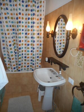 Double Room | Bathroom | Hair dryer, bidet, towels