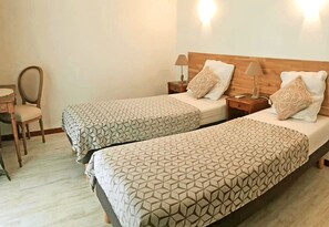 2 bedrooms, desk, iron/ironing board, free WiFi