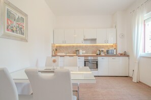 Apartment, Terrace | Private kitchen | Full-size fridge, microwave, oven, stovetop - Lea (Novigrad)