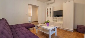 Departamento, 2 habitaciones (Libera A4+1 nr.3) | Área de sala de estar | Televisión