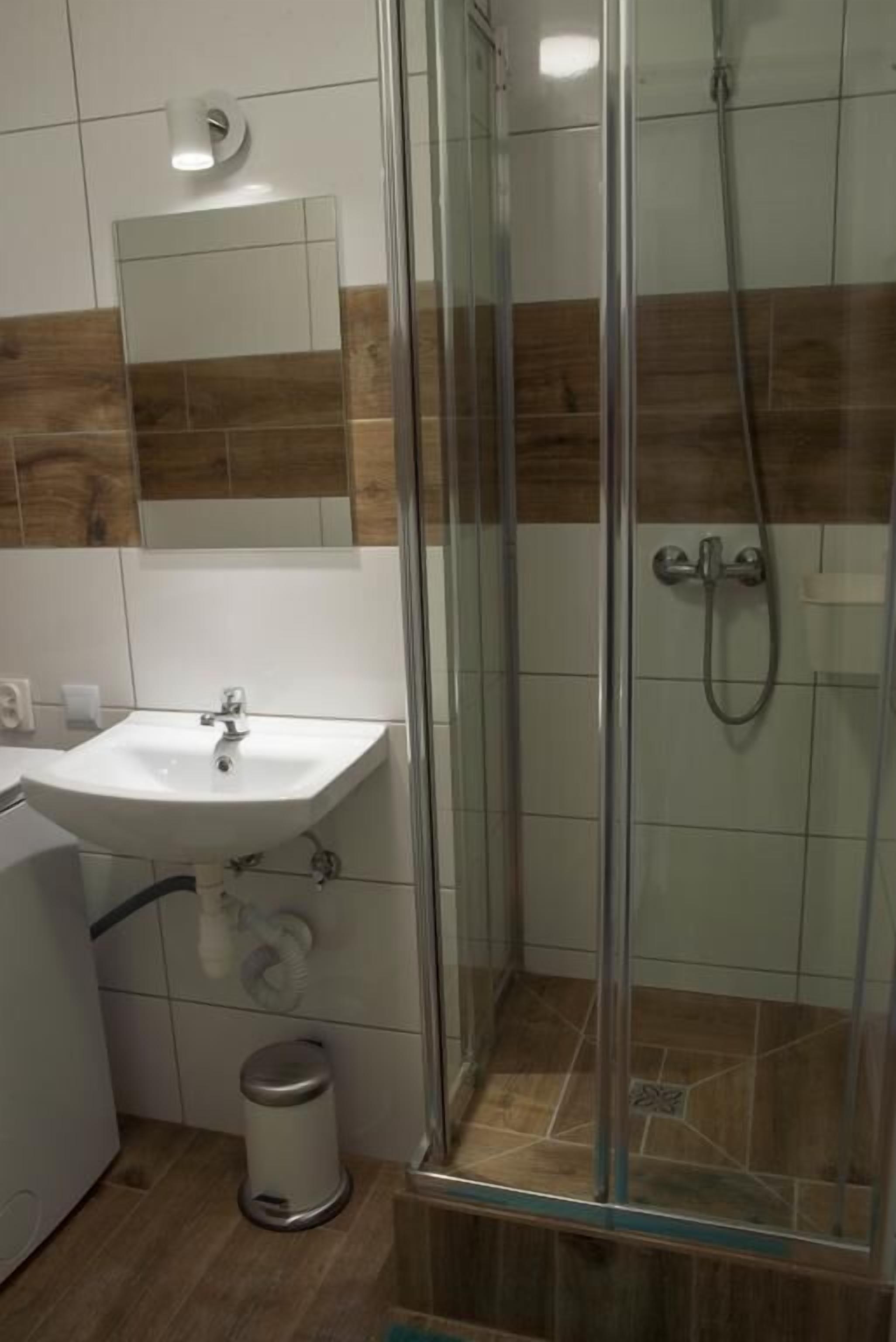 Shower, towels