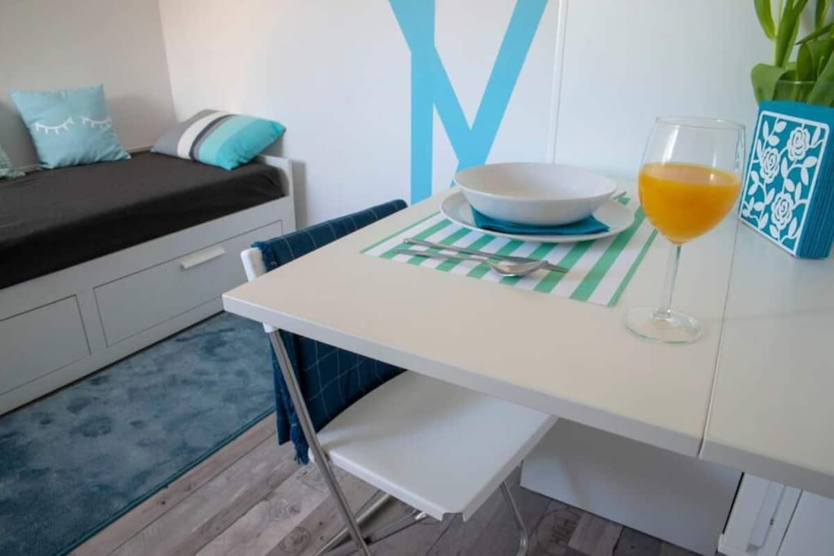 Standard Double Room | Living area | 32-inch flat-screen TV with cable channels, TV