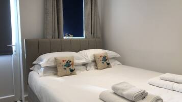 1 bedroom, Egyptian cotton sheets, premium bedding