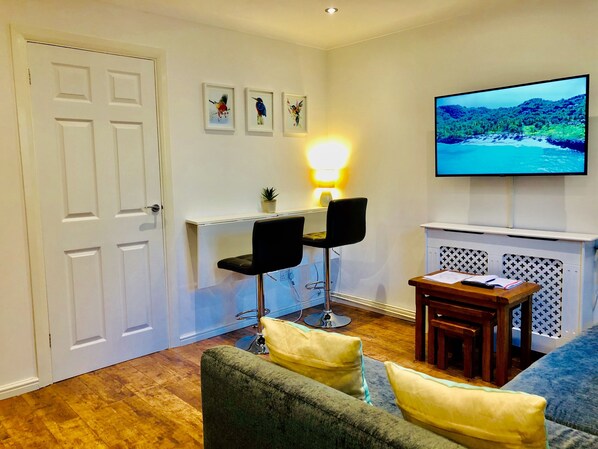 Fountain View Apartment | Living area | 50-inch flat-screen TV with satellite channels, TV - Fountain View 1BR Flat-Free Parking (Oxford)