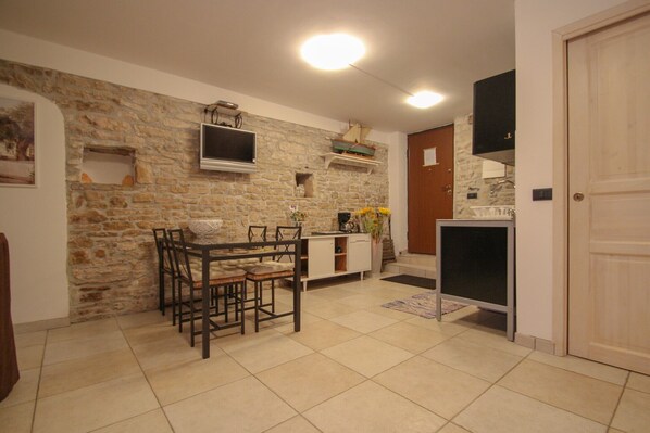 Apartment, Terrace | Private kitchen | Fridge, oven, stovetop, coffee/tea maker