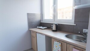 冰箱、炉灶、厨具/餐具