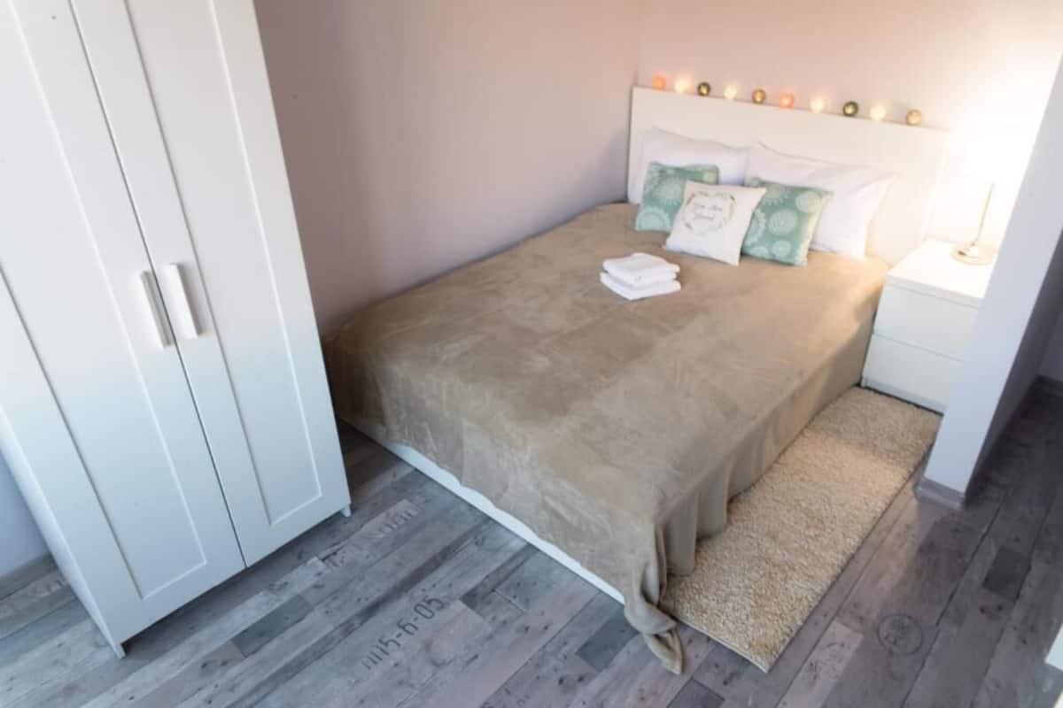 Deluxe Studio (3 os.) | Iron/ironing board, free WiFi, bed sheets