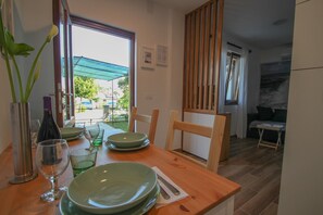 Departamento | Cocina privada | Refrigerador, parrilla de estufa y utensilios de cocina 