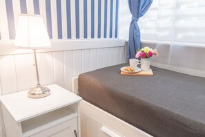 Chambre Standard double | Fer et planche à repasser, accès au Wi-Fi (inclus), literie fournie