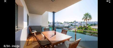 تناول الطعام بالخارج