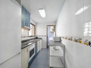 Réfrigérateur, micro-ondes, four, lave-vaisselle