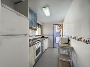 Réfrigérateur, micro-ondes, four, cafetière/bouilloire