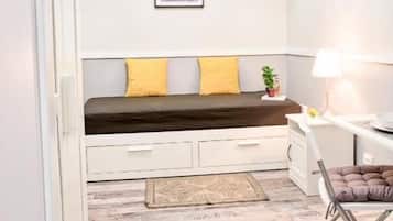 Kamar Double Standar | Area keluarga | Televisi layar datar 32-inci dengan saluran TV kabel dan TV