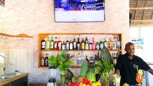 Sports bar, pool views, open daily - The Star Hotel & Sports Bar Zanzibar (Jambiani)