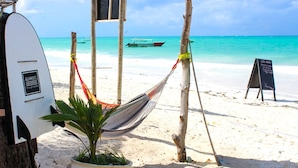 Beach nearby, white sand - The Star Hotel & Sports Bar Zanzibar (Jambiani)