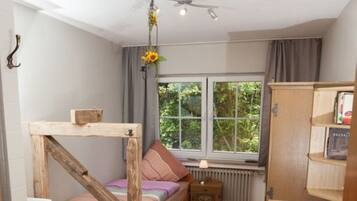 2 slaapkamers, een strijkplank/strijkijzer, reisbedje, wifi