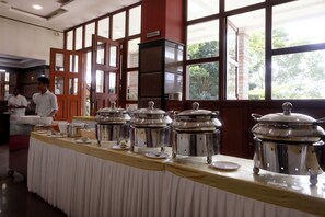 Tägliches Frühstücksbuffet (299 INR pro Person)