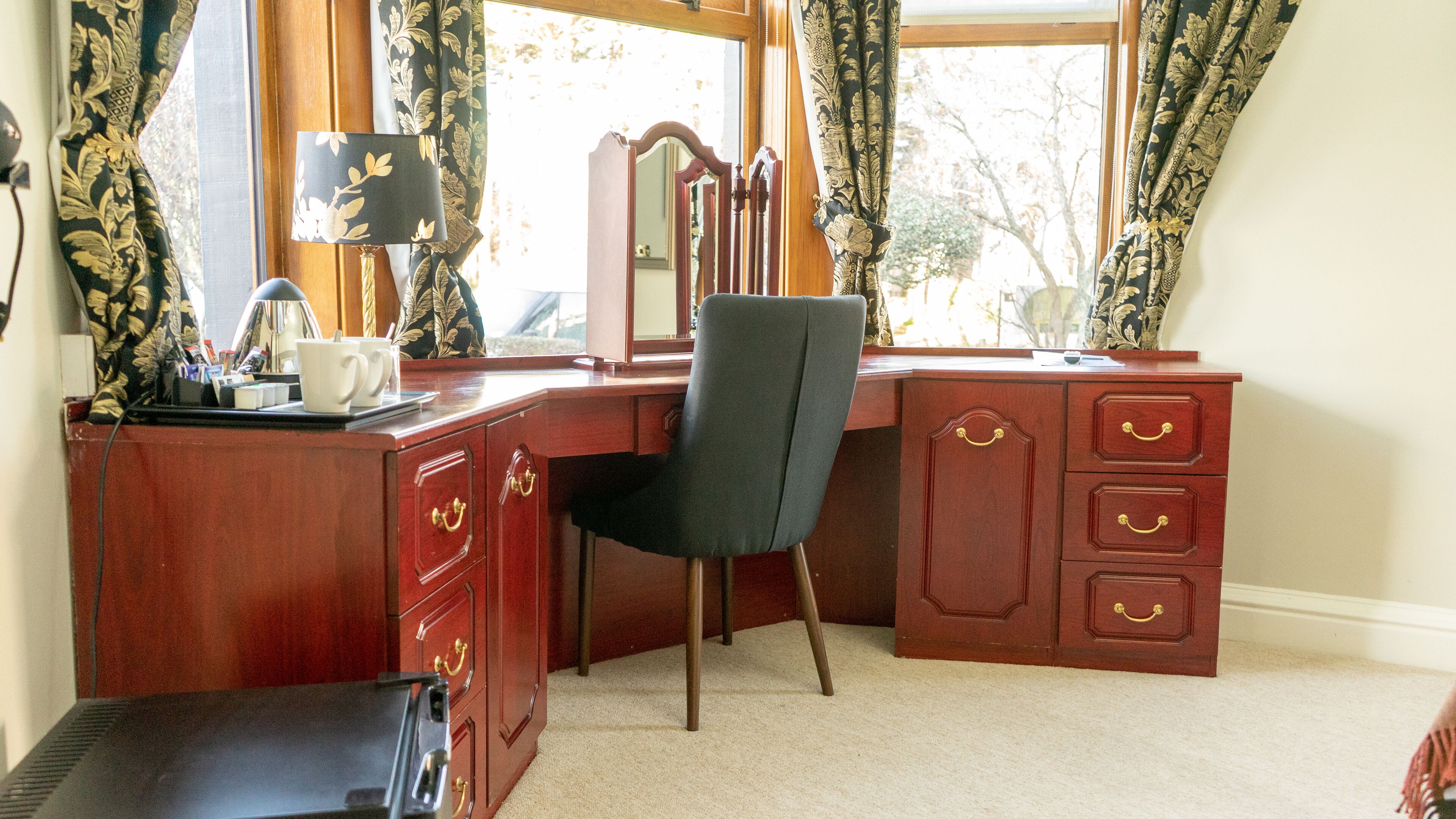 standard king room | 1 bedroom, iron/ironing board, free wifi, bed sheets