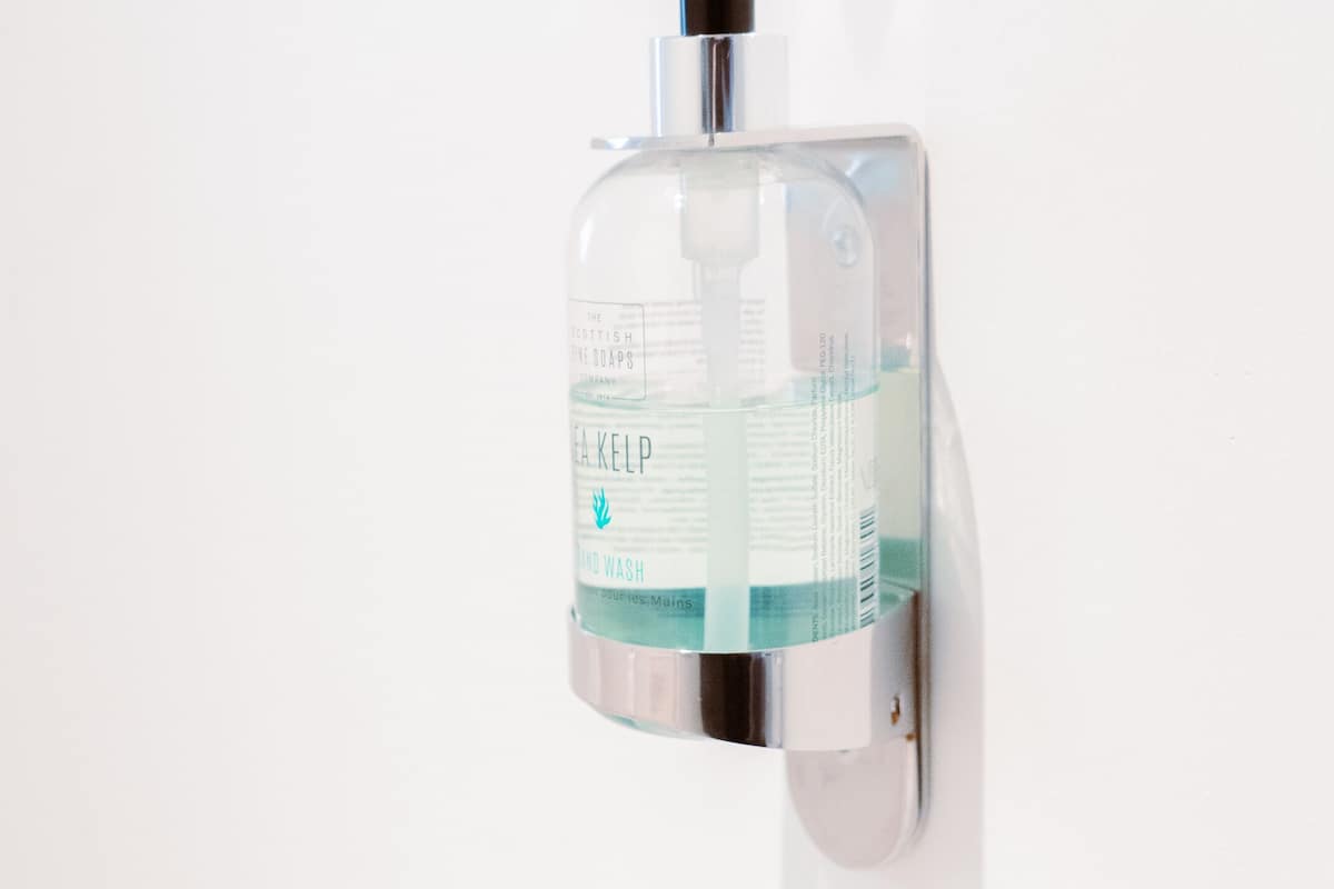 family room | bathroom | free toiletries, towels