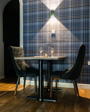 Desayuno completo (GBP 15.00 por persona) 