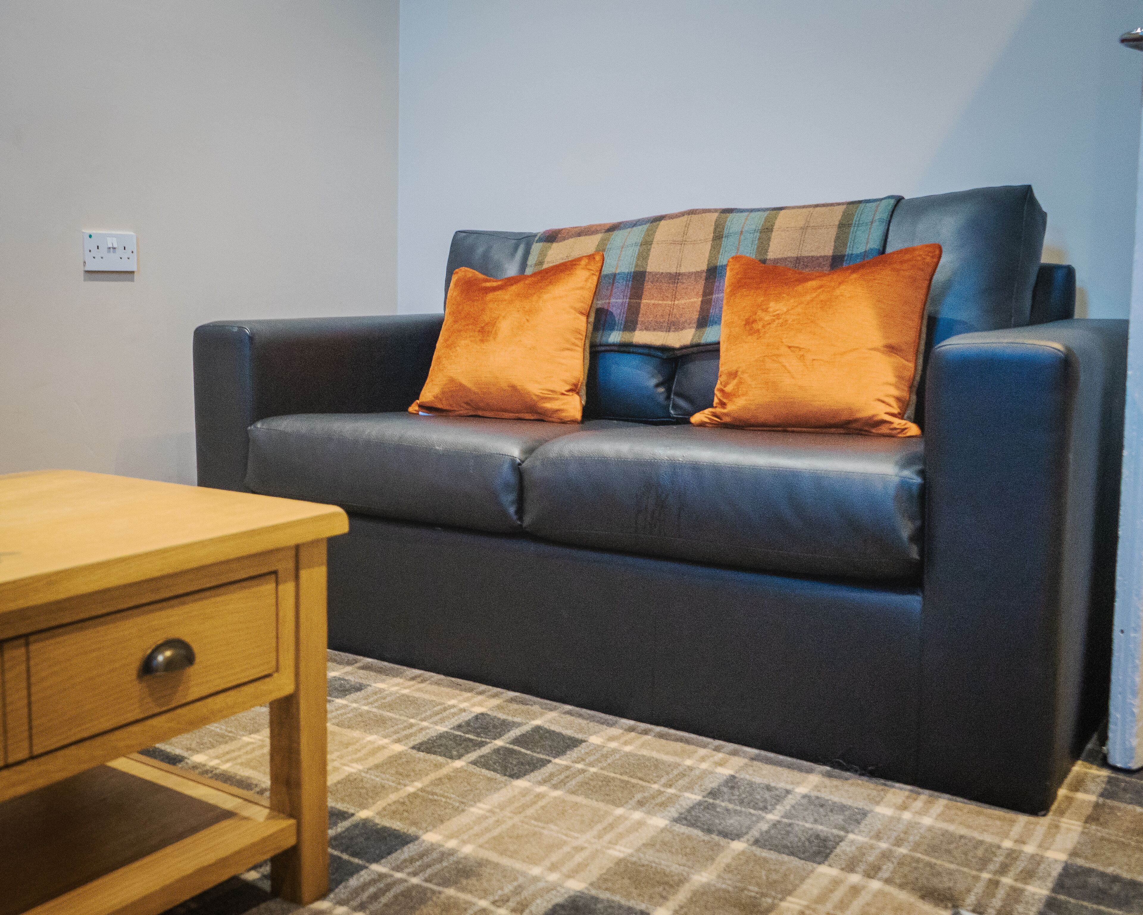 family room | 1 bedroom, iron/ironing board, free wifi, bed sheets