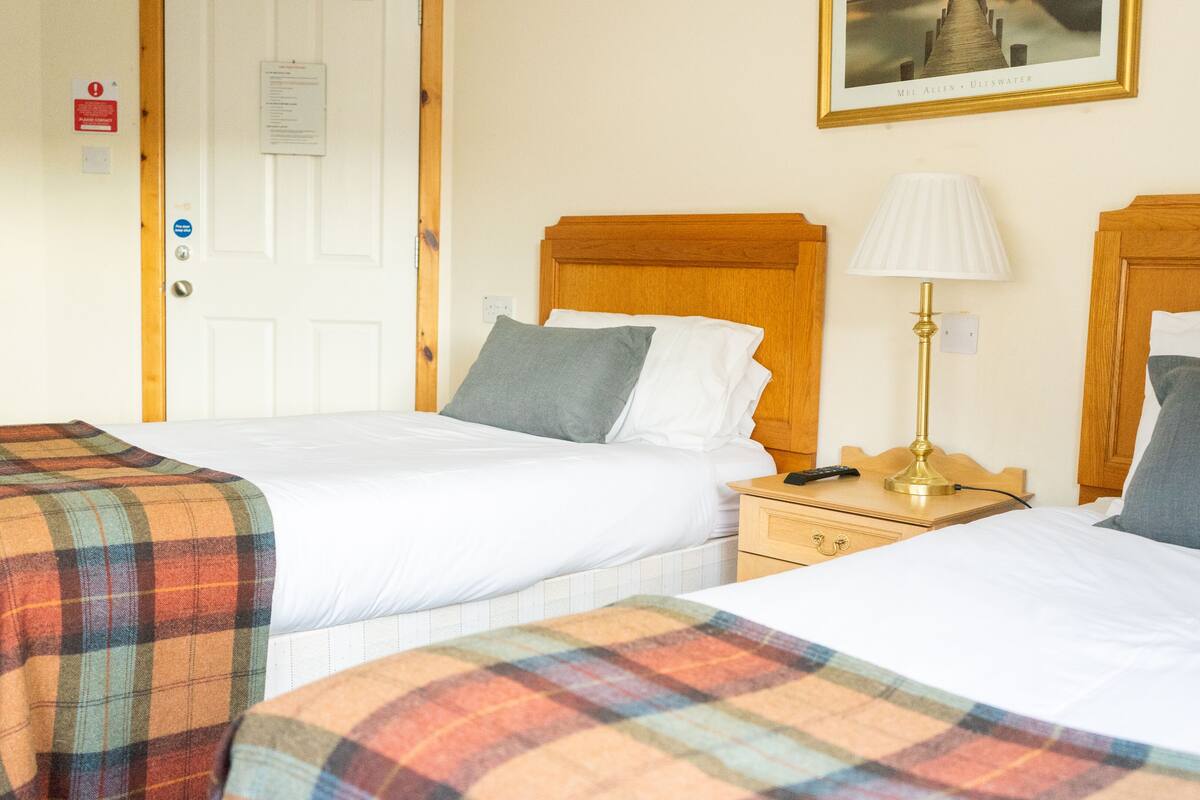 Iron/ironing board, free WiFi, bed sheets