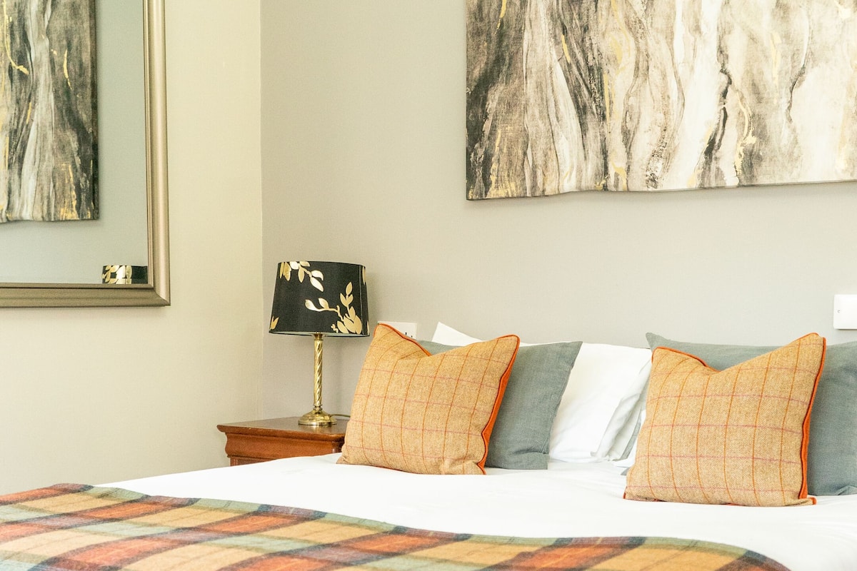Tweepersoonskamer, 1 kingsize bed | Een strijkplank/strijkijzer, gratis wifi, beddengoed