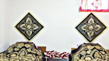 Traditional-Zweibettzimmer | Schallisolierte Zimmer, Bügeleisen/Bügelbrett