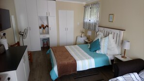 Quarto família | 1 quarto, frigobar, individualmente decorados