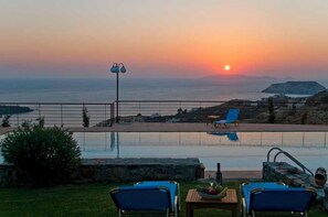Outdoor pool - Villa Erofili, luxury maisonnette with breathtaking sea view up to 8 guests (Heraklion Crete Agia Pelagia)