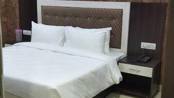 Deluxe Double Room | Iron/ironing board, free WiFi
