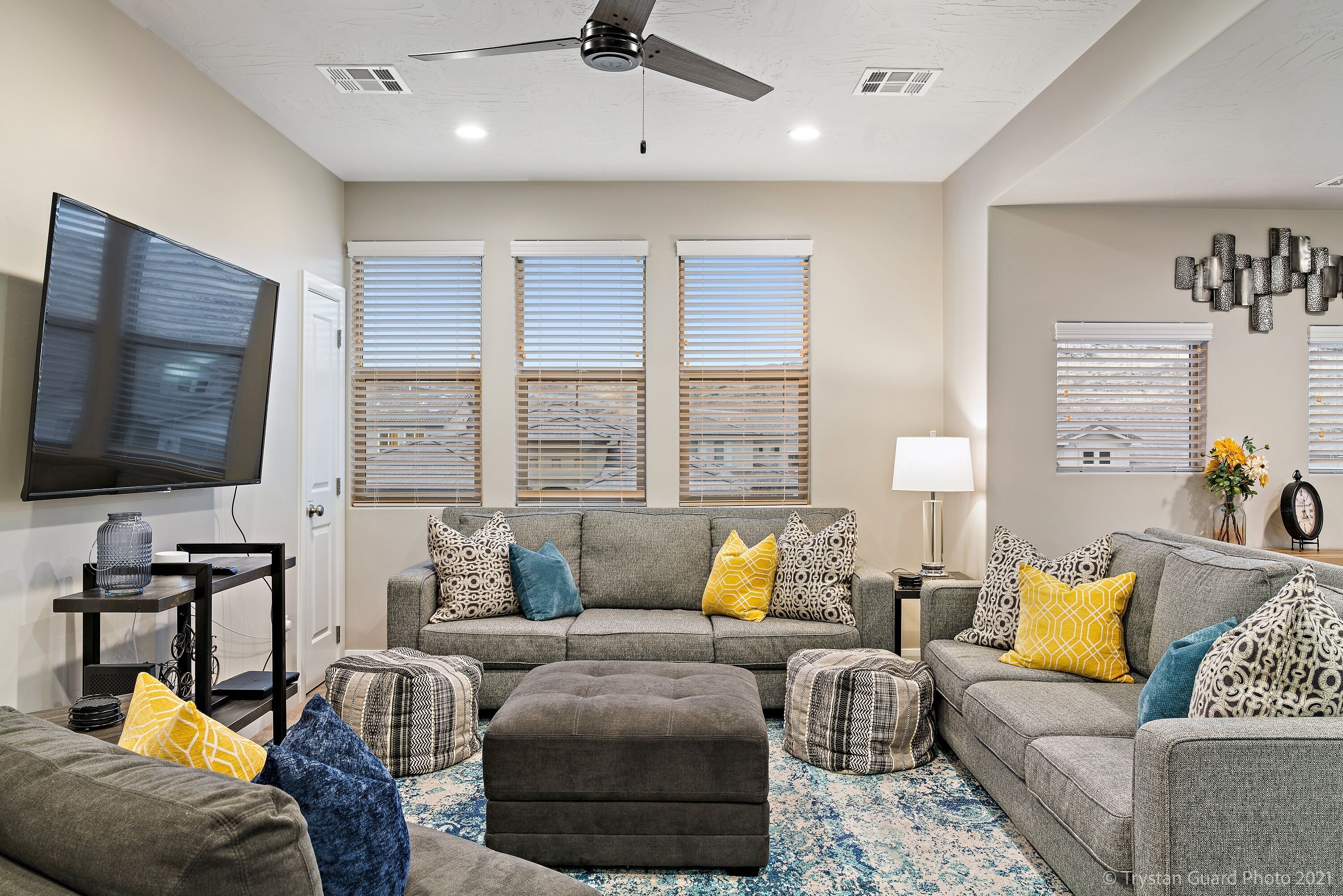 House, 5 Bedrooms | Living area